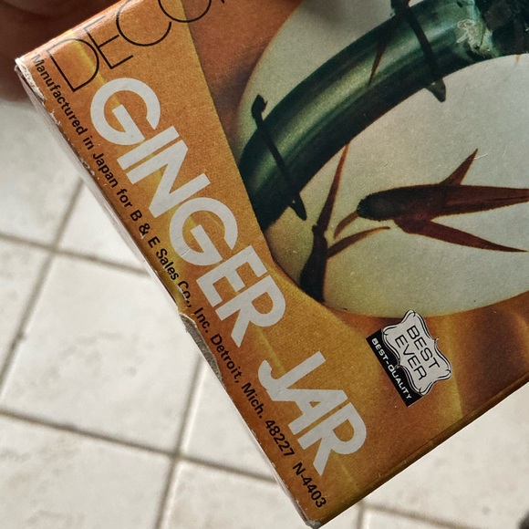 New & Vintage Ginger Jar! Ceramic. Made in Japan. Box Included! Perfect Jar! - Picture 15 of 17